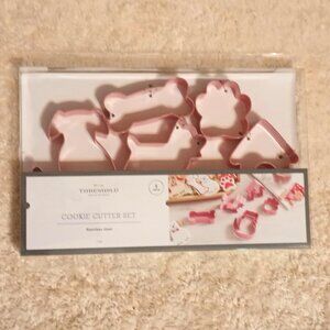 NWT ~ Threshold Dog Cookie Cutter Dog Set (5 PCS) Stainless Steel Pink Colored